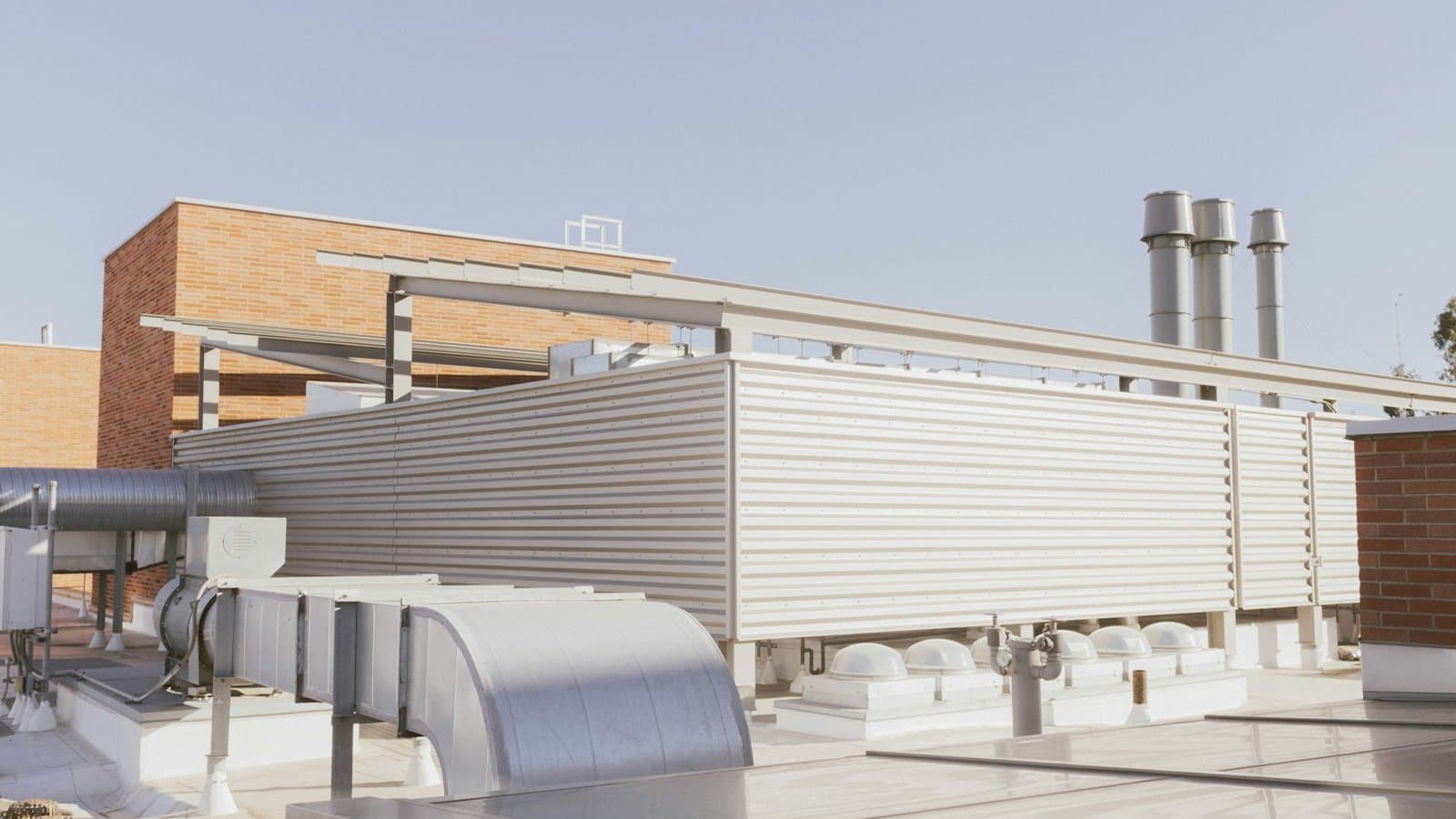 Rooftop closed-circuit cooling units serving a commercial building