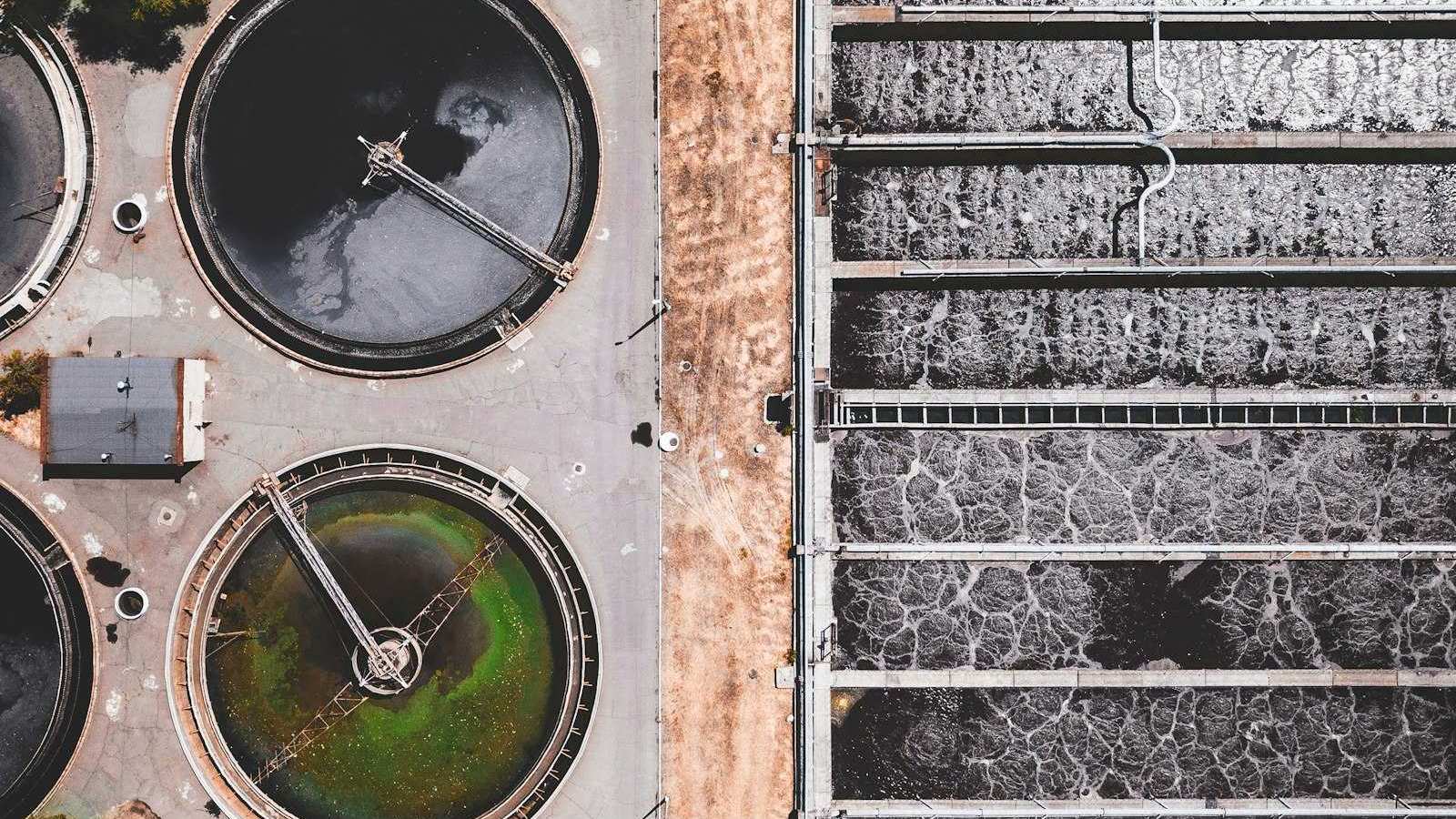 Overhead industrial water view showing process fluid flow through plant infrastructure, the airflow and water-flow choreography at the heart of cooling tower heat rejection